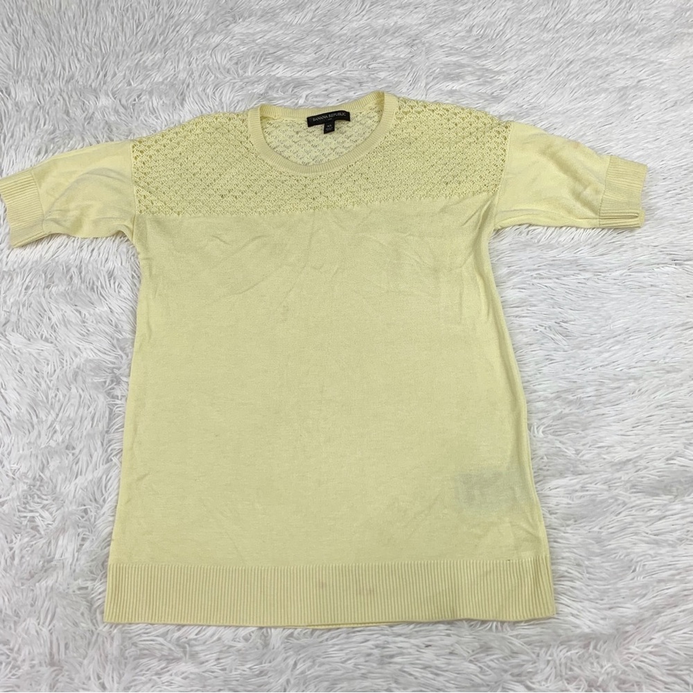 Banana Republic short sleeve crew neck sweater in‎ light yellow